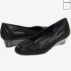 Trotters Black Patent Black Wedges